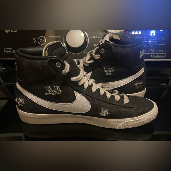 Nike Black High-Top Sneakers with Flame Design - Picture 4 of 7